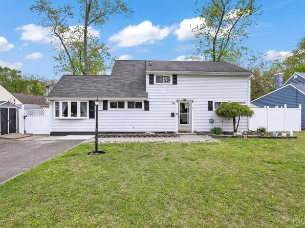 26 Sunrise Rd, Old Bridge, NJ 08857
