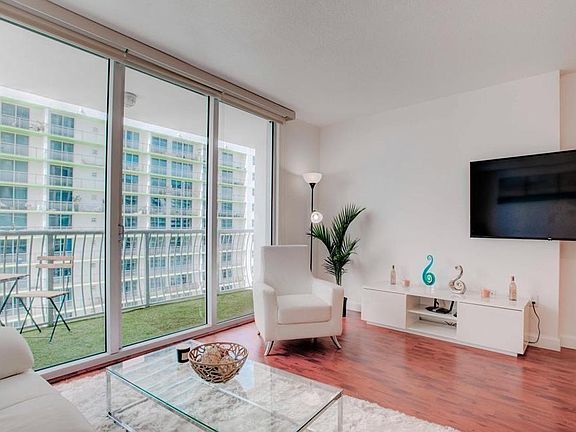 3rd image of 1750 N Bayshore Dr APT 3307