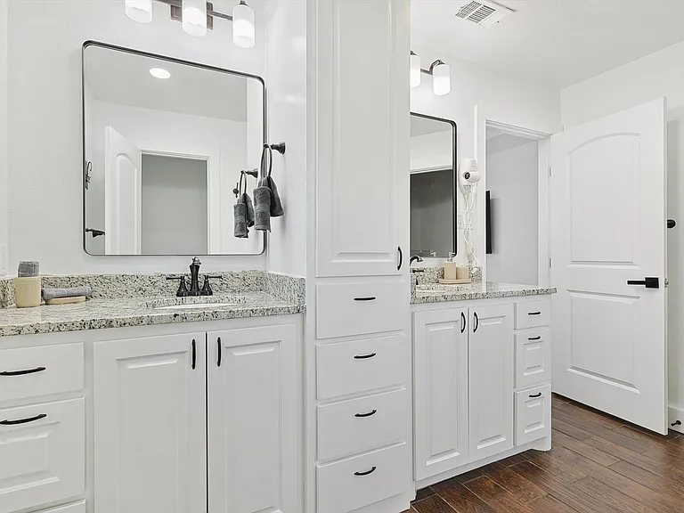 3322 Darby Ln — Photo 61