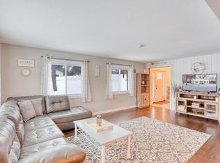 1530 S Norwood Dr, New Berlin, WI 53146