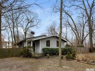 126 Wyona Ave, Selden, NY 11784