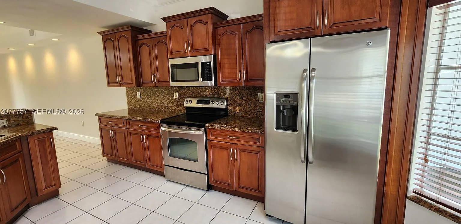 Century Park Condo — Photo 4