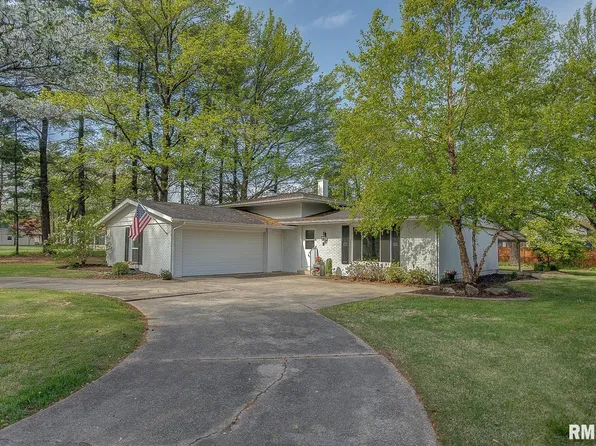 79 Park Forest Dr, Centralia, IL 62801