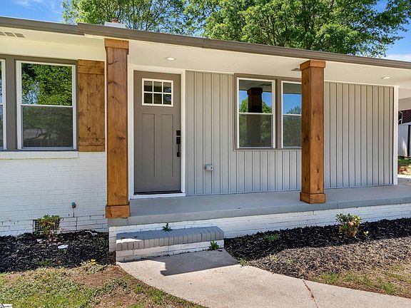 3rd image of 10 Jonquil Ln