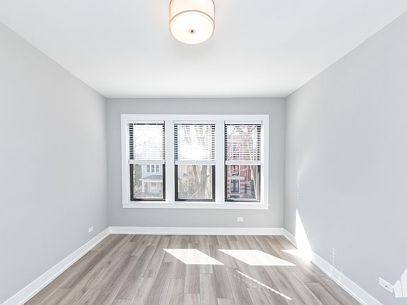3rd image of 3943.5 N Janssen Ave #3E