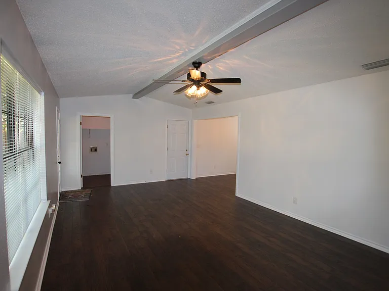 1107 Jan St — Photo 11