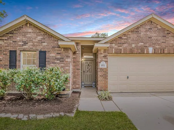 971 Oak Terrace Dr, Willis, TX 77378