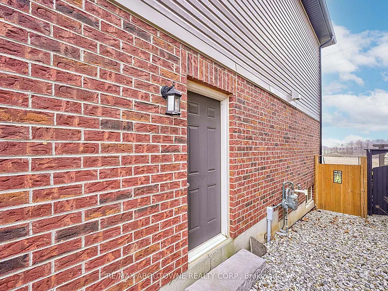 195 Greti Dr #LOWER — Photo 4