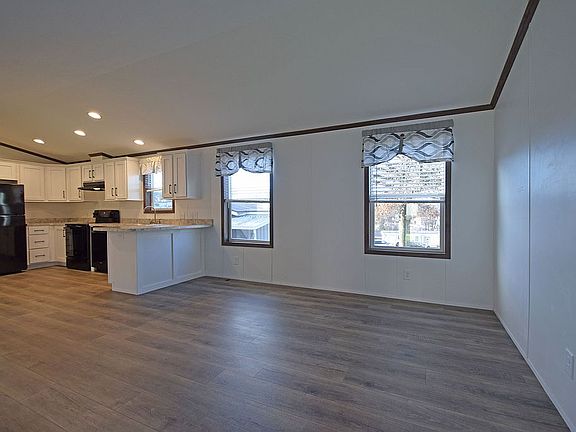 3rd image of 110 Farnsworth Dr