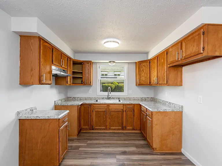1143 Ardmore Ave SW — Photo 2