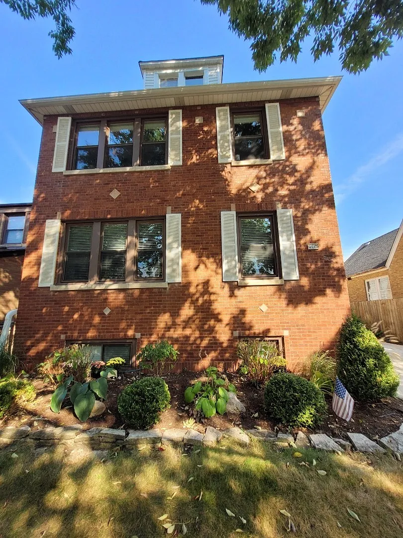 3 bed, 1500 sqft, $2,700 — Photo 2