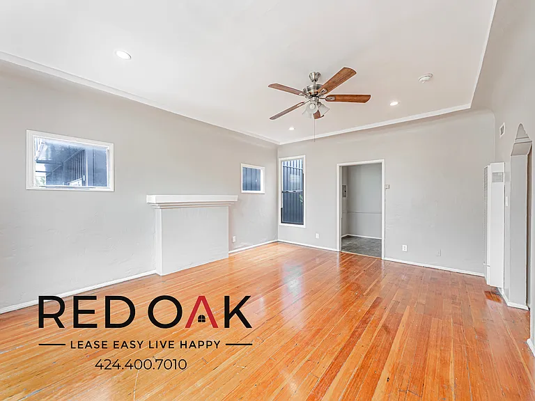 366 N Hayworth Ave #204 — Photo 2