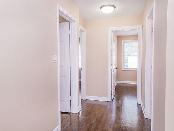 4th image of 324 31st Ave