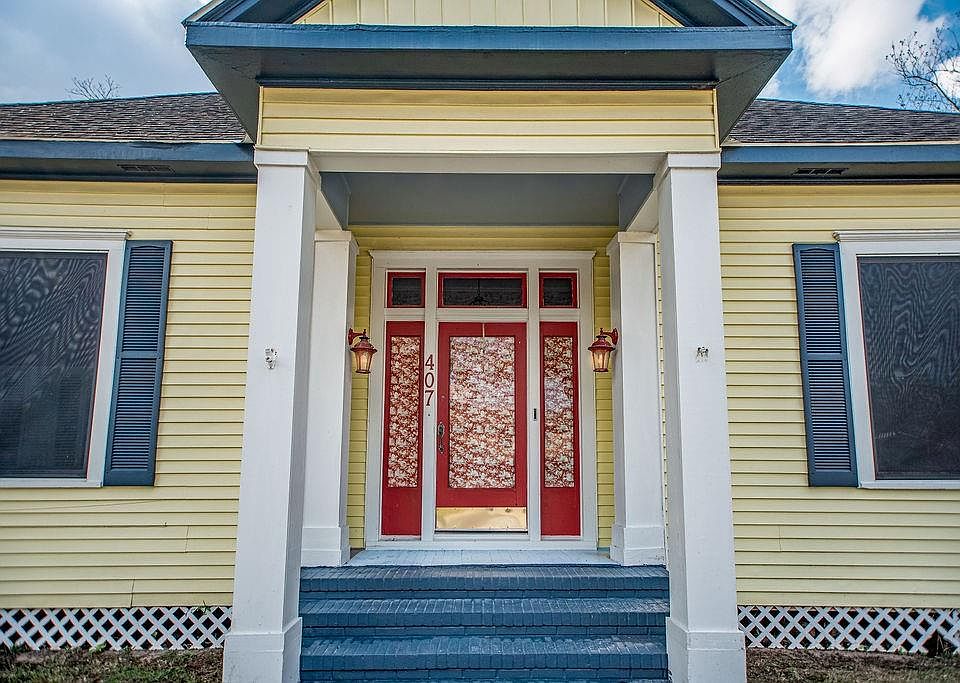 1st image of 407 Robinson St