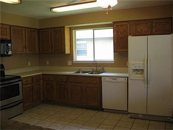 5th image of 5904 Heather St