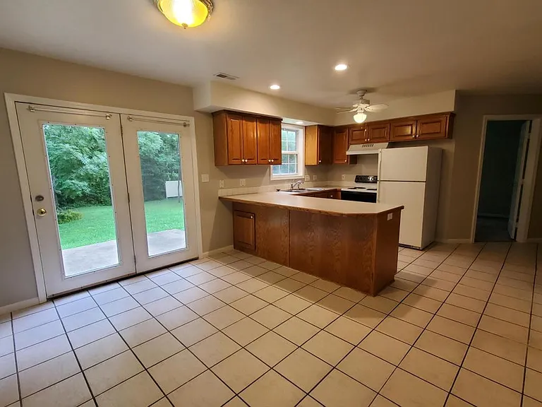 233 Elm St — Photo 5