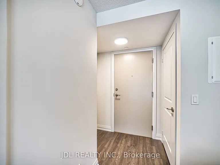 20 Meadowglen Pl #334 — Photo 5