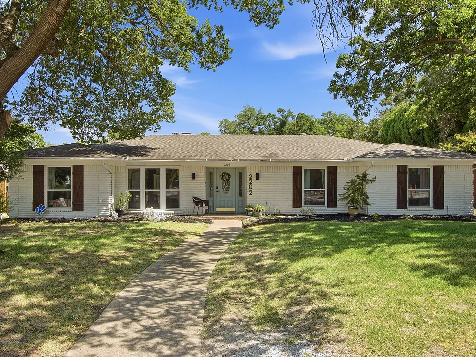 2202 Custer Pkwy