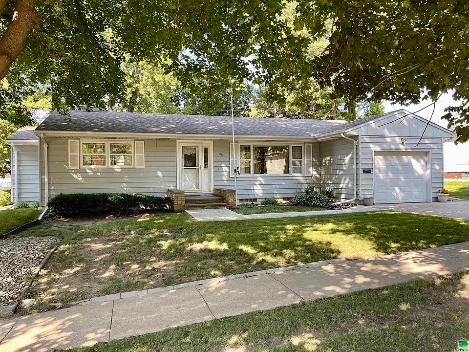 1st image of 812 Pinecrest Dr