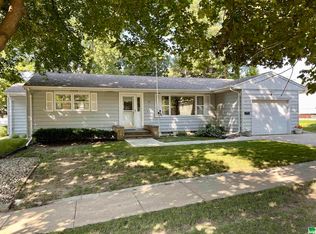 812 Pinecrest Dr, Storm Lake, IA 50588