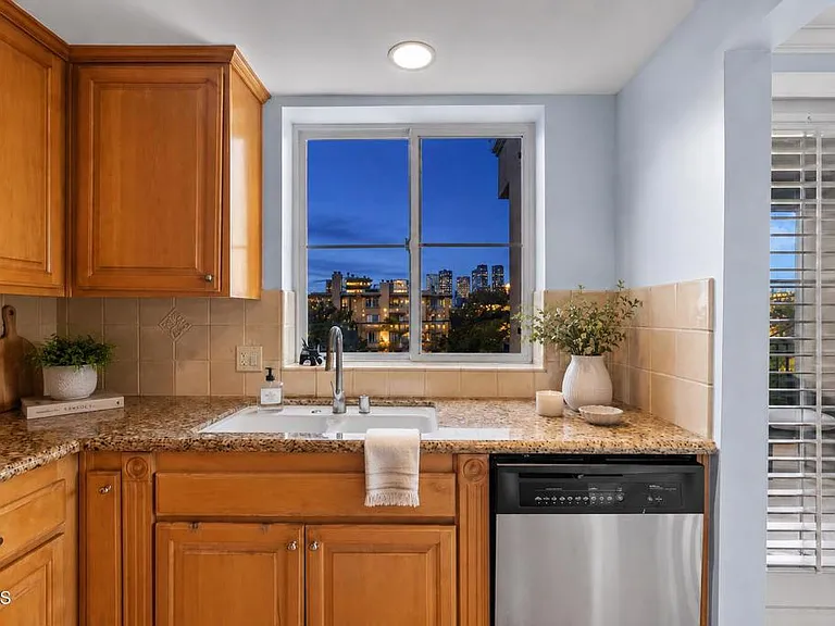 1830 Pelham Ave #301 — Photo 7