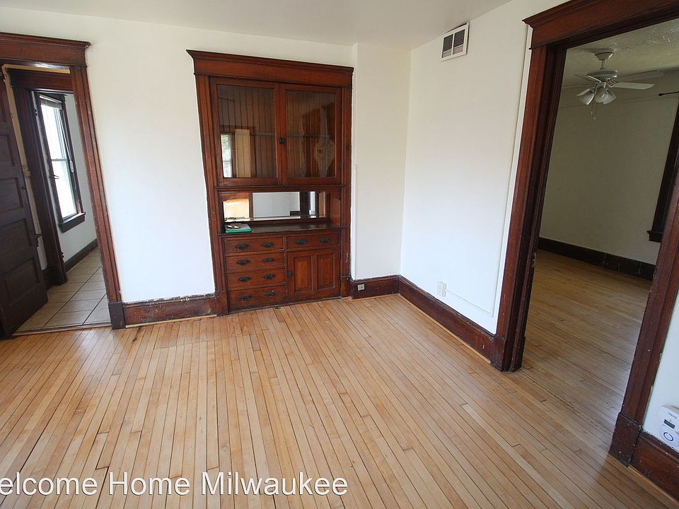 1st image of 2557 N Bartlett Ave Floor 2