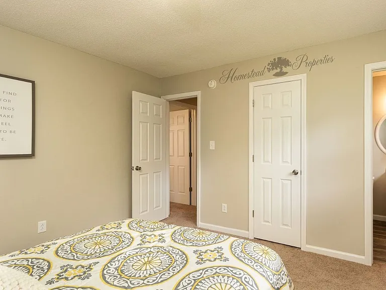 2202 Greenbriar Cir — Photo 7