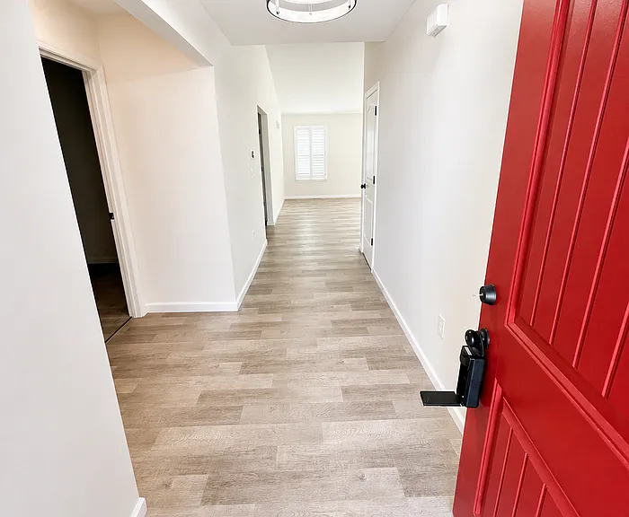 102 Doctrine Dr — Photo 2