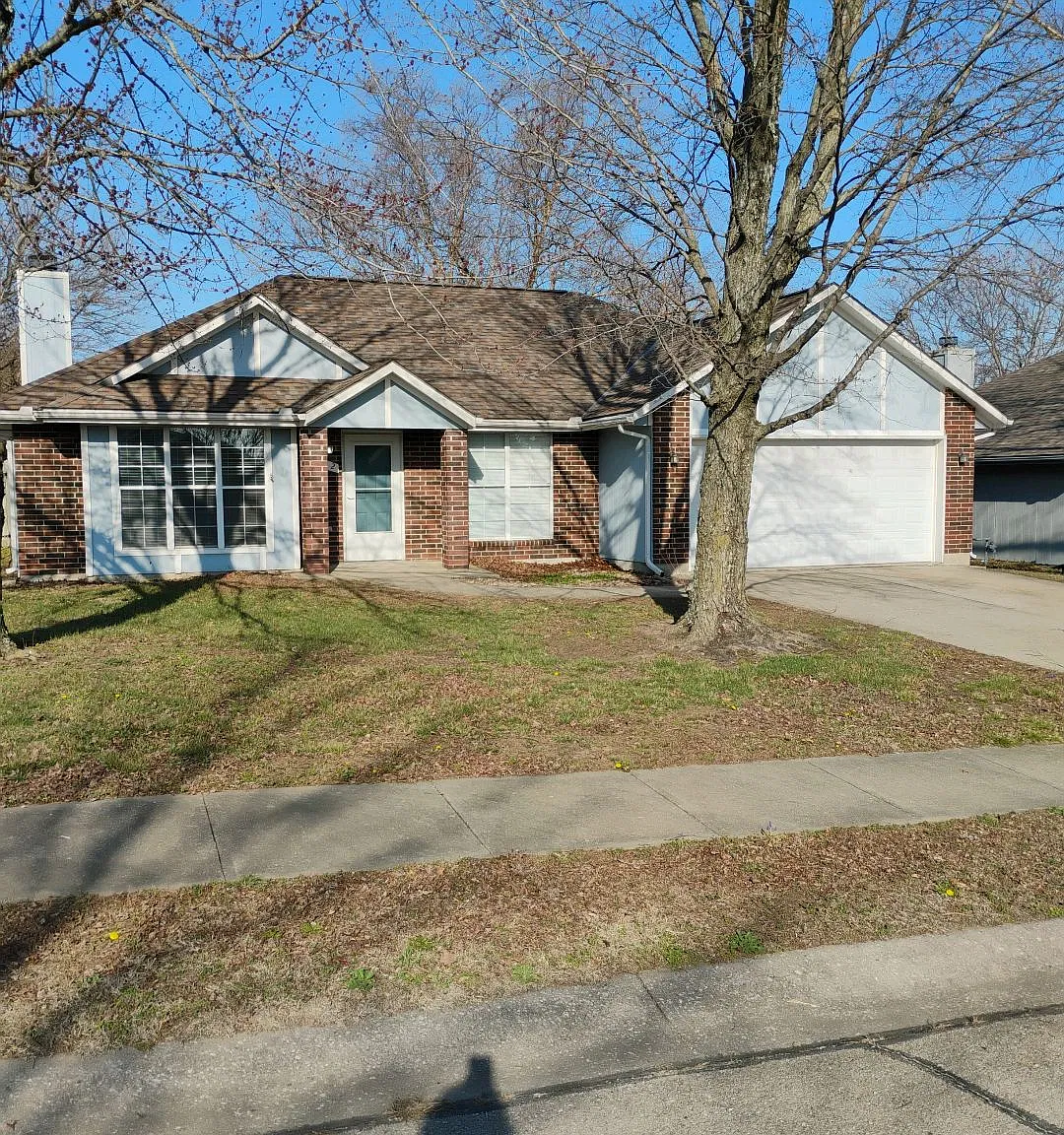 1012 Fox Run Dr - 1 — Photo 1