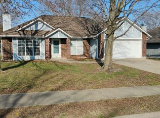 1012 Fox Run Dr, Warrensburg, MO 64093