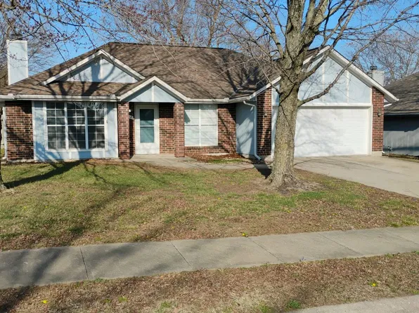 1012 Fox Run Dr, Warrensburg, MO 64093