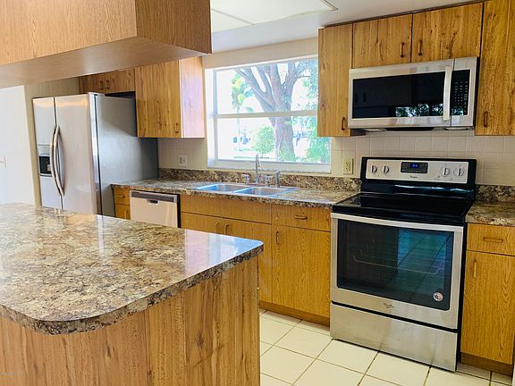 5th image of 185 Cinnamon Lake Cir