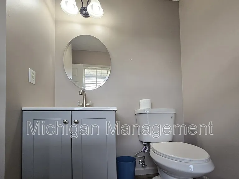 684 Glenlivet St — Photo 11