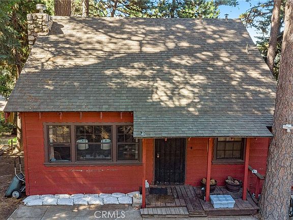2nd image of 964 Chateau Dr