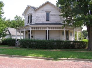 214 W 8th St, Ellsworth, KS 67439