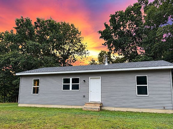 3rd image of 8659 Wood View Dr
