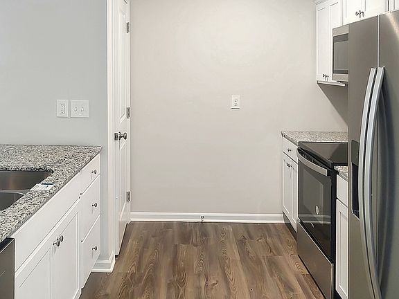 5th image of 4030 Highland Ave