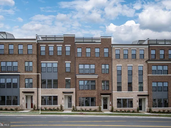 2611 River Birch Rd, Herndon, VA 20171