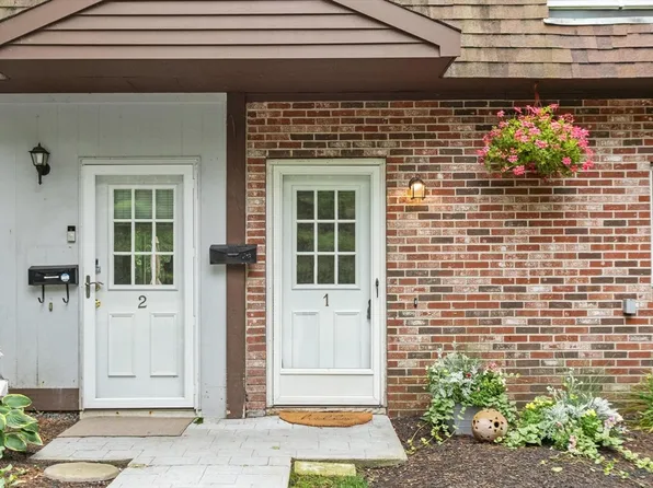 20 Lawrence Rd APT 1, Rowley, MA 01969