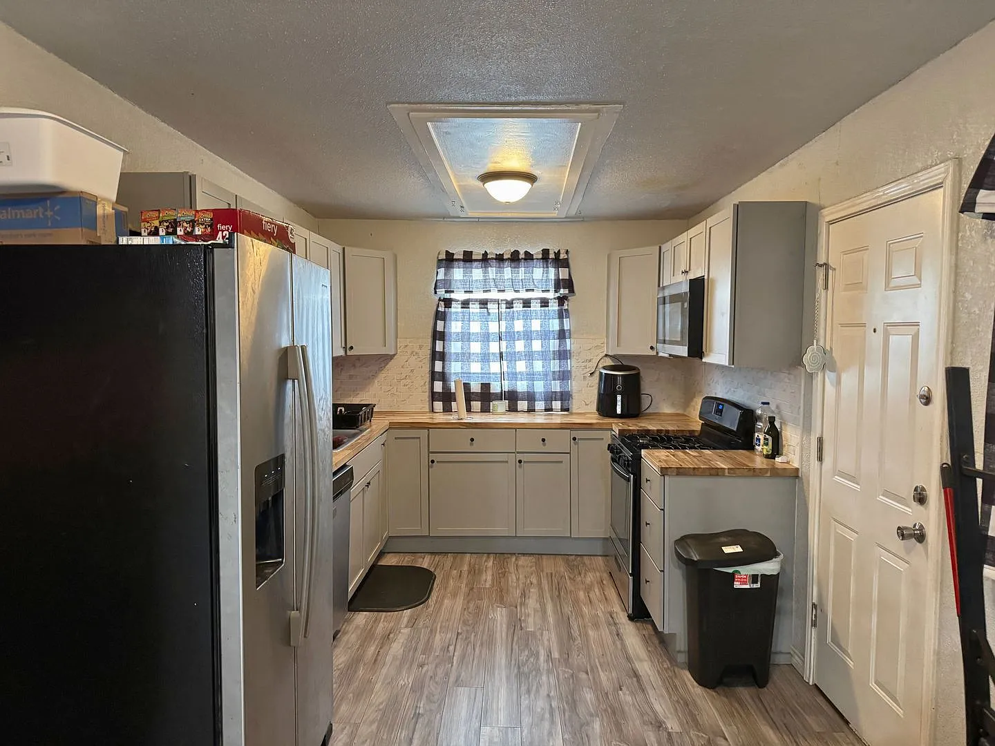 Recently Remodeled 3 Bed 1.5 Bath Home In Lynwood West! — Photo 4