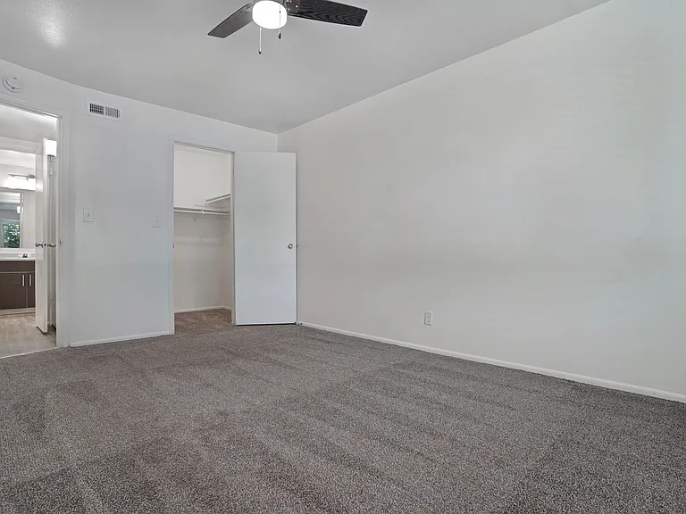 Mountain View at Riverdale Apartments — Photo 11