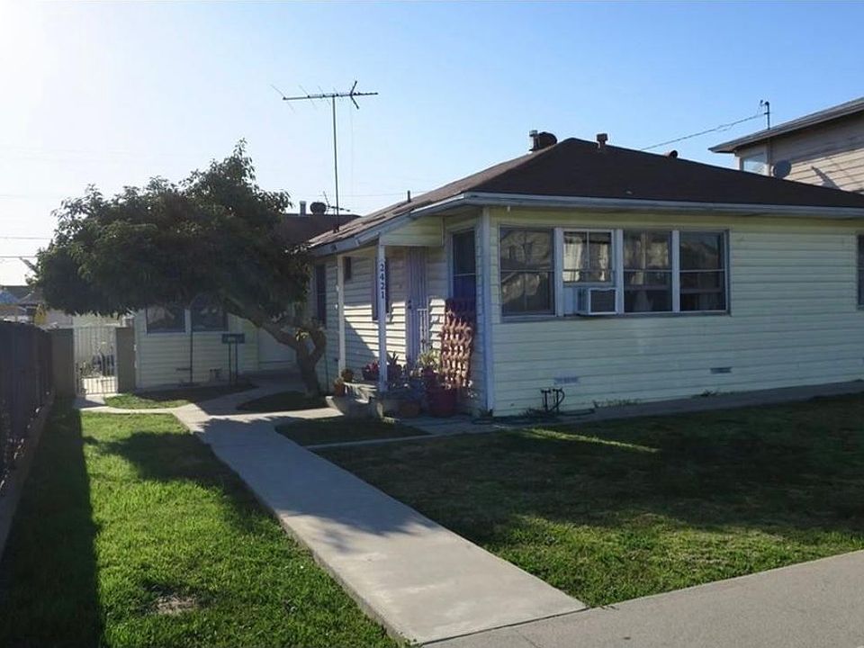 1st image of 2425 Schoolside Ave