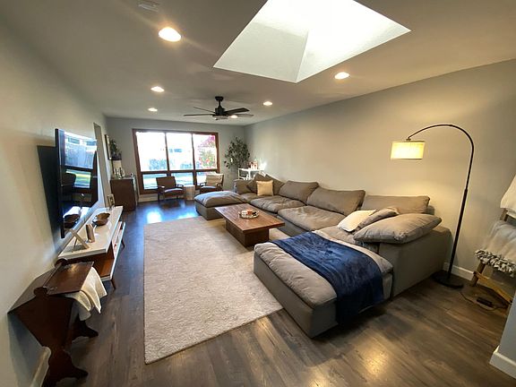 2nd image of 605 E La Jolla Dr