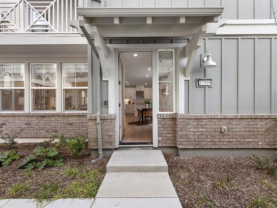 1st image of 37599 Sand Drift Rd