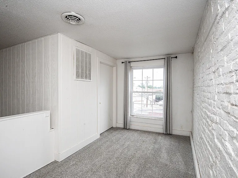 118 Main St — Photo 40