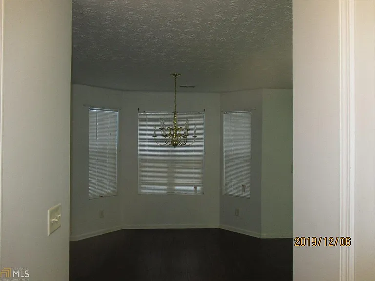 2296 Strathmoor Manor Dr — Photo 3