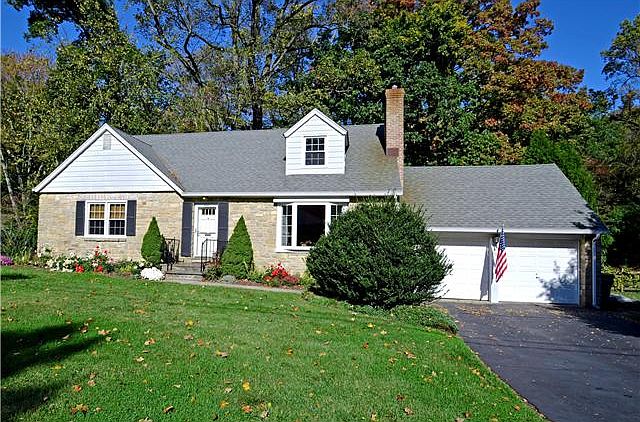 Stone 3 bed, 2.2 bath Cape Cod w/2 car garage