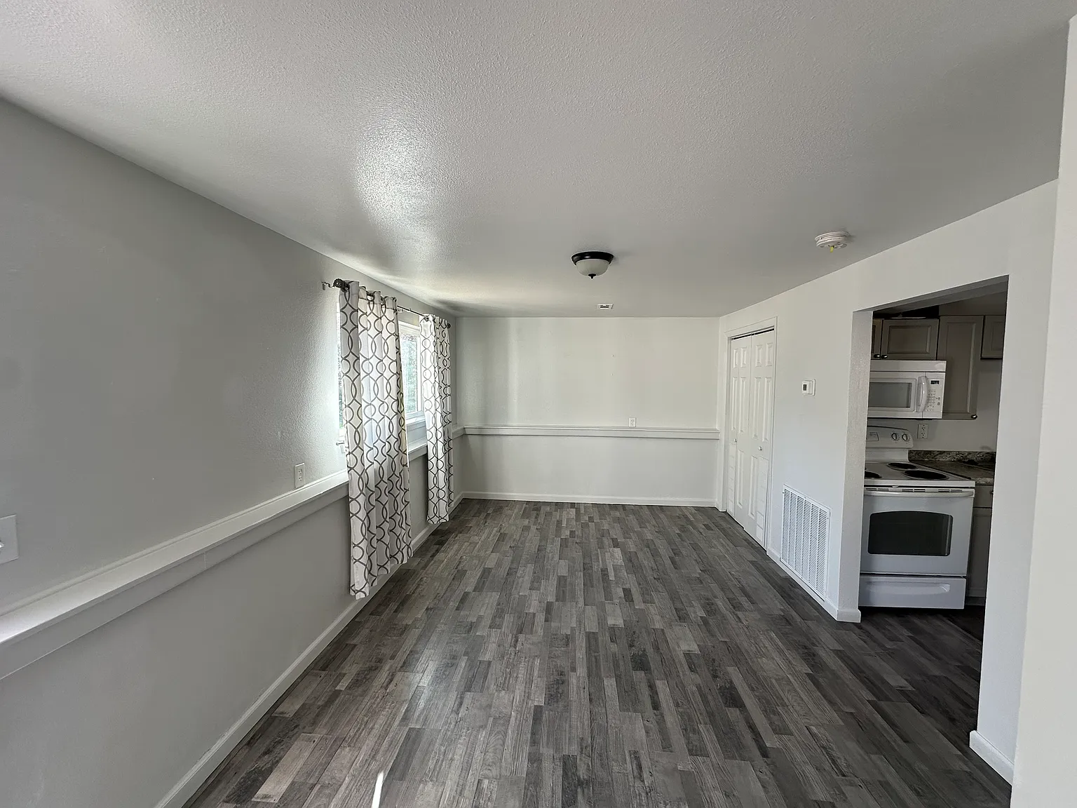 1 bed, 800 sqft, $1,250 — Photo 3