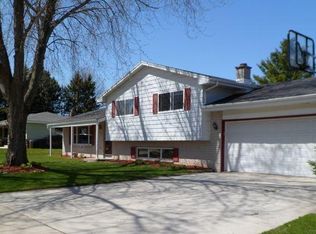 1402 Parkwood Blvd, Sheboygan, WI 53081