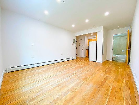 4th image of 234 E 3rd St APT 4A